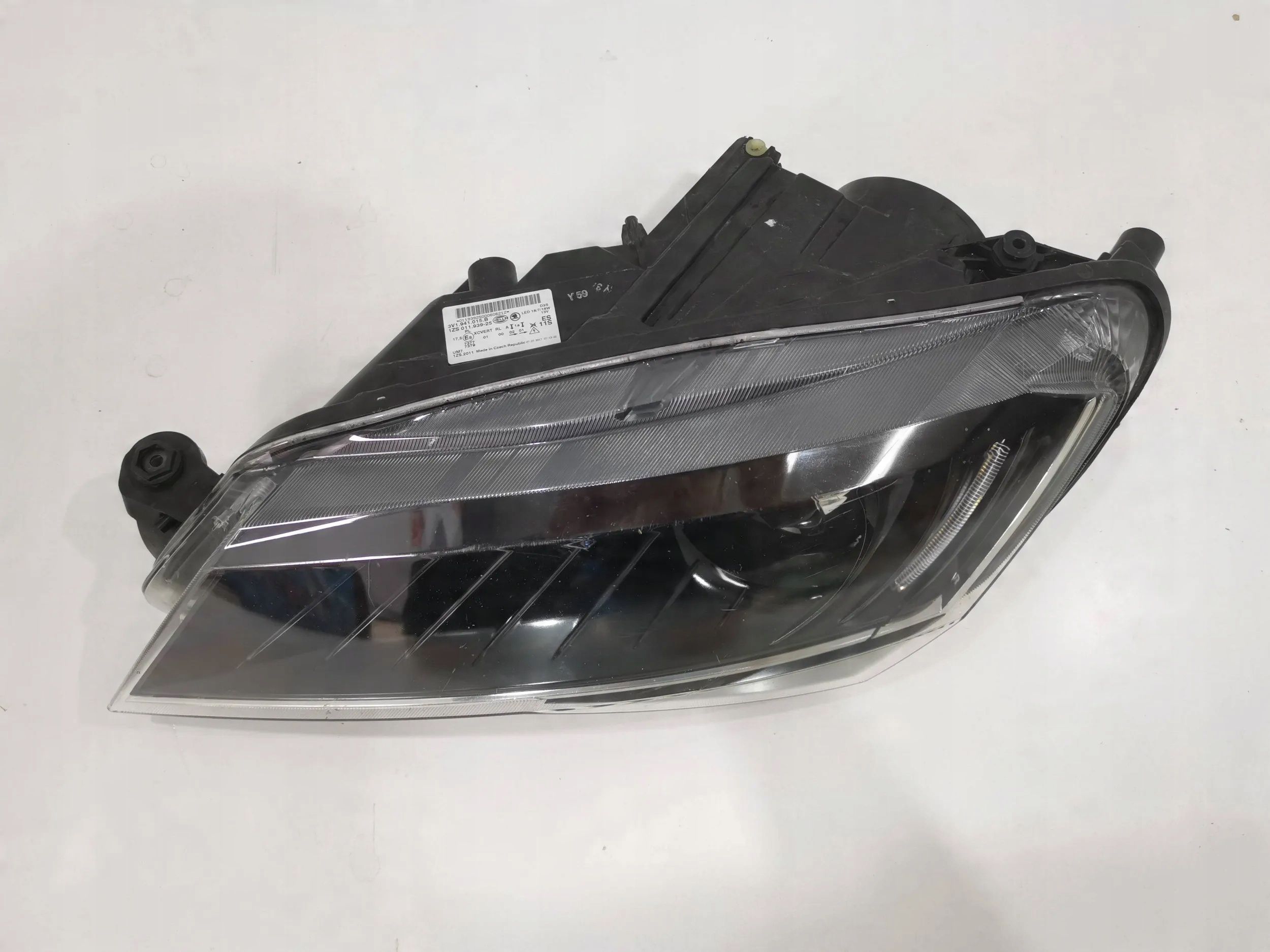 Superb Iii 3V Lampa Lewy przód igła Xenon Led