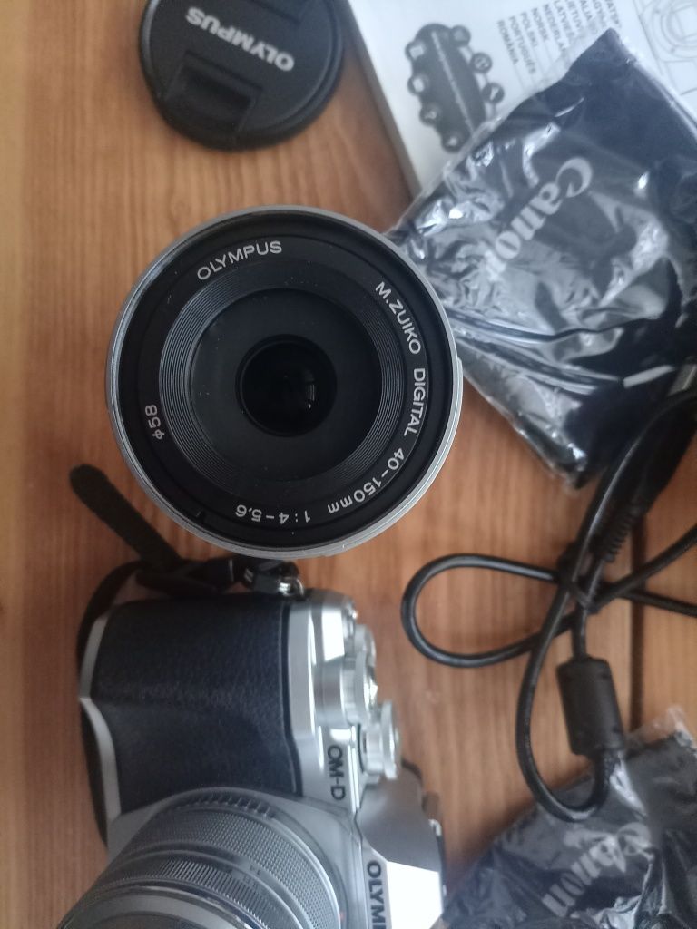OLYMPUS E-M10 Mark III + EZ-M1442 IIR + ED 40‑150 R (przebieg 0!)