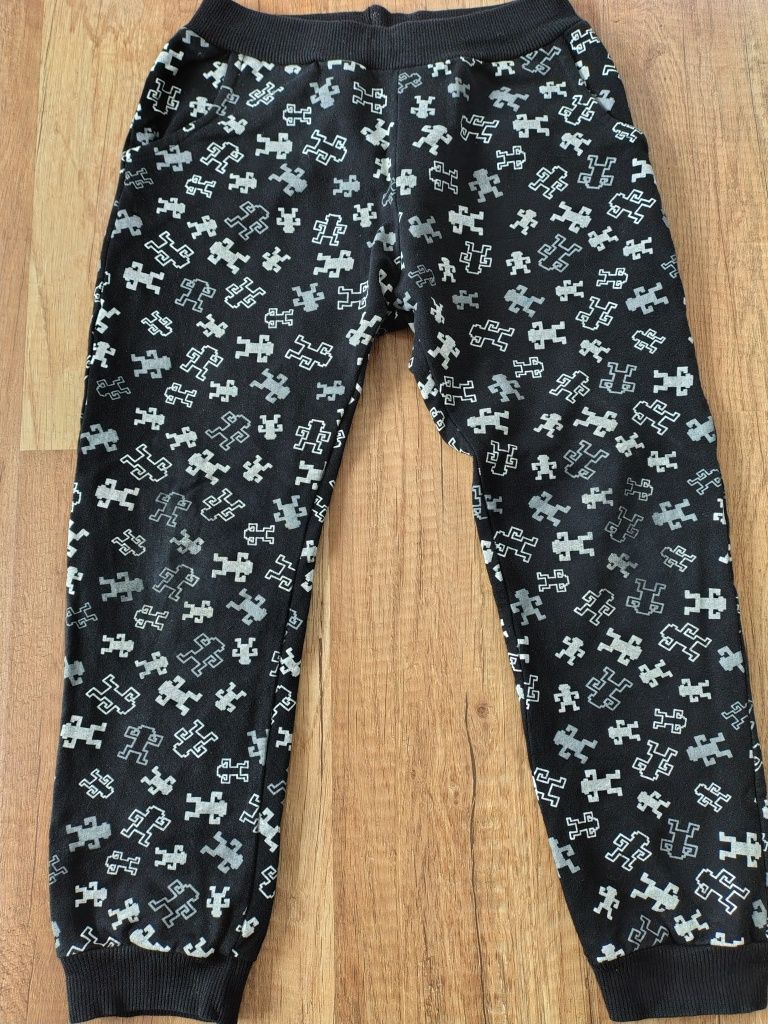 Spodnie dresowe 122 cm