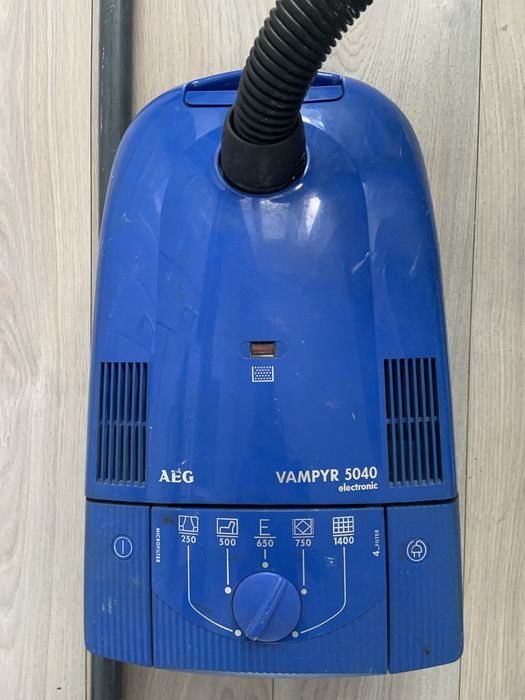 Пилесос AEG робочий
