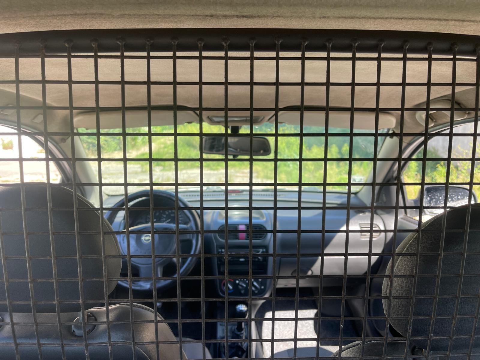 Vendo corsa di 2002 comercial