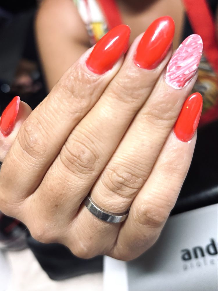 Unhas de gel ,gelinho e pestanas