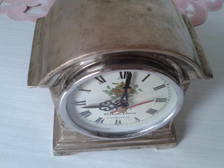 Zegar na baterie w platerowanej srebrnej oprawie
