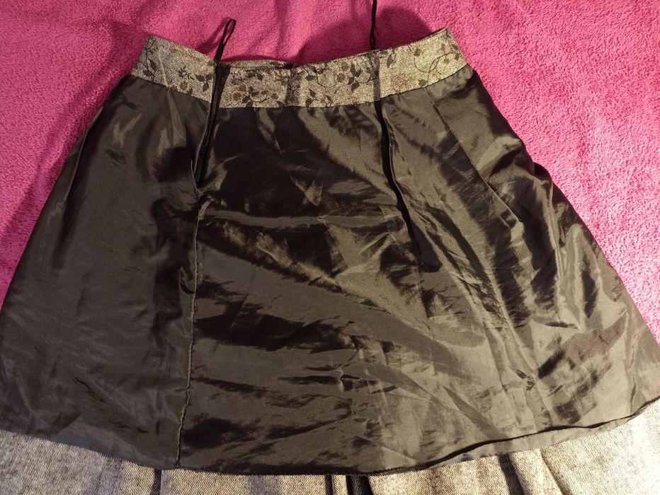 Spódniczka spódnica M S szara w wzory kwiaty liście z czarną koronką