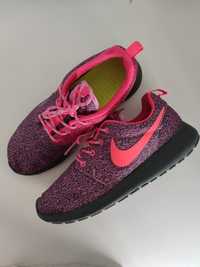 Tênis Nike roshe run 38.5, como novos.