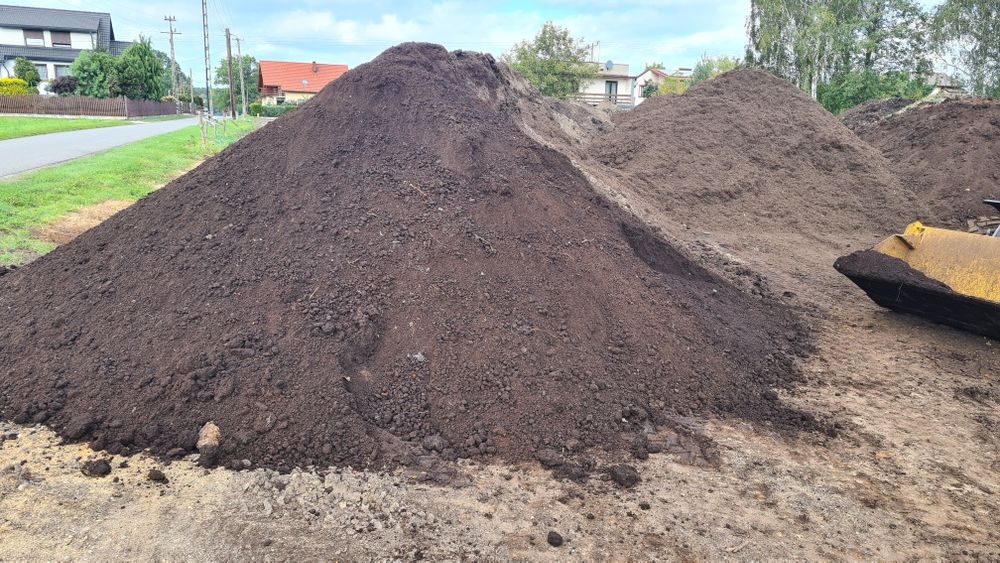 Ziemia ogrodowa czarnoziem do trawy i upraw warzyw torf oraz kompost