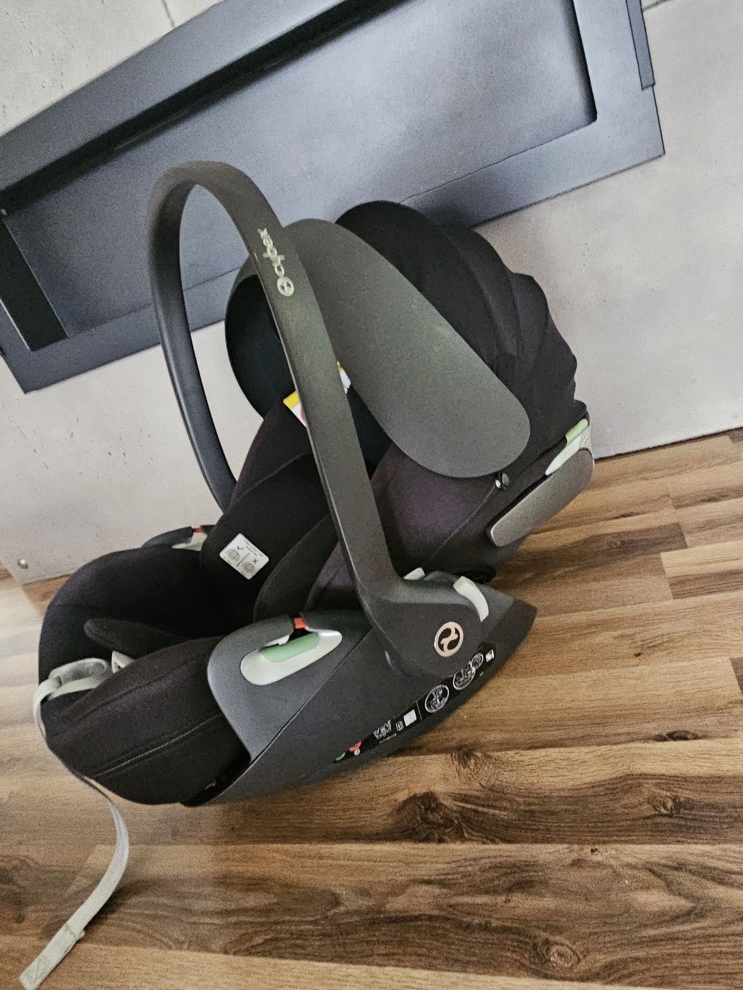 Fotelik Cybex cloud T Plus z bazą isofix