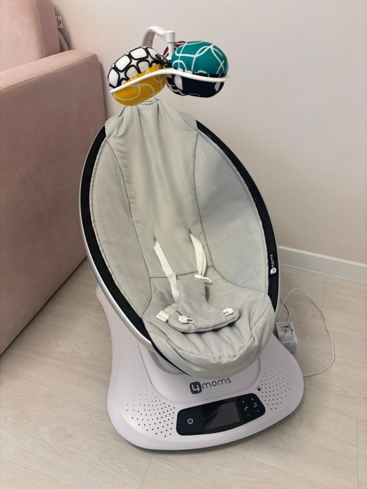 Заколисуючий центр 4moms  MamaRoo 4.0