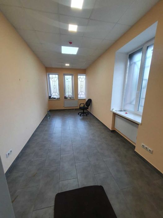 Приміщення в центральній частині, перетин вул. Грушевського-Надпільна