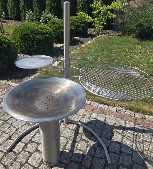 Grill ze stali nierdzewnej – solidny, designerski, prawie nieużywany