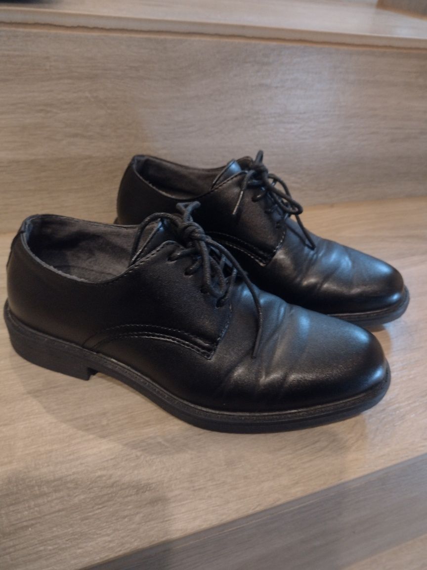 Czarne buty eleganckie komunia r. 33