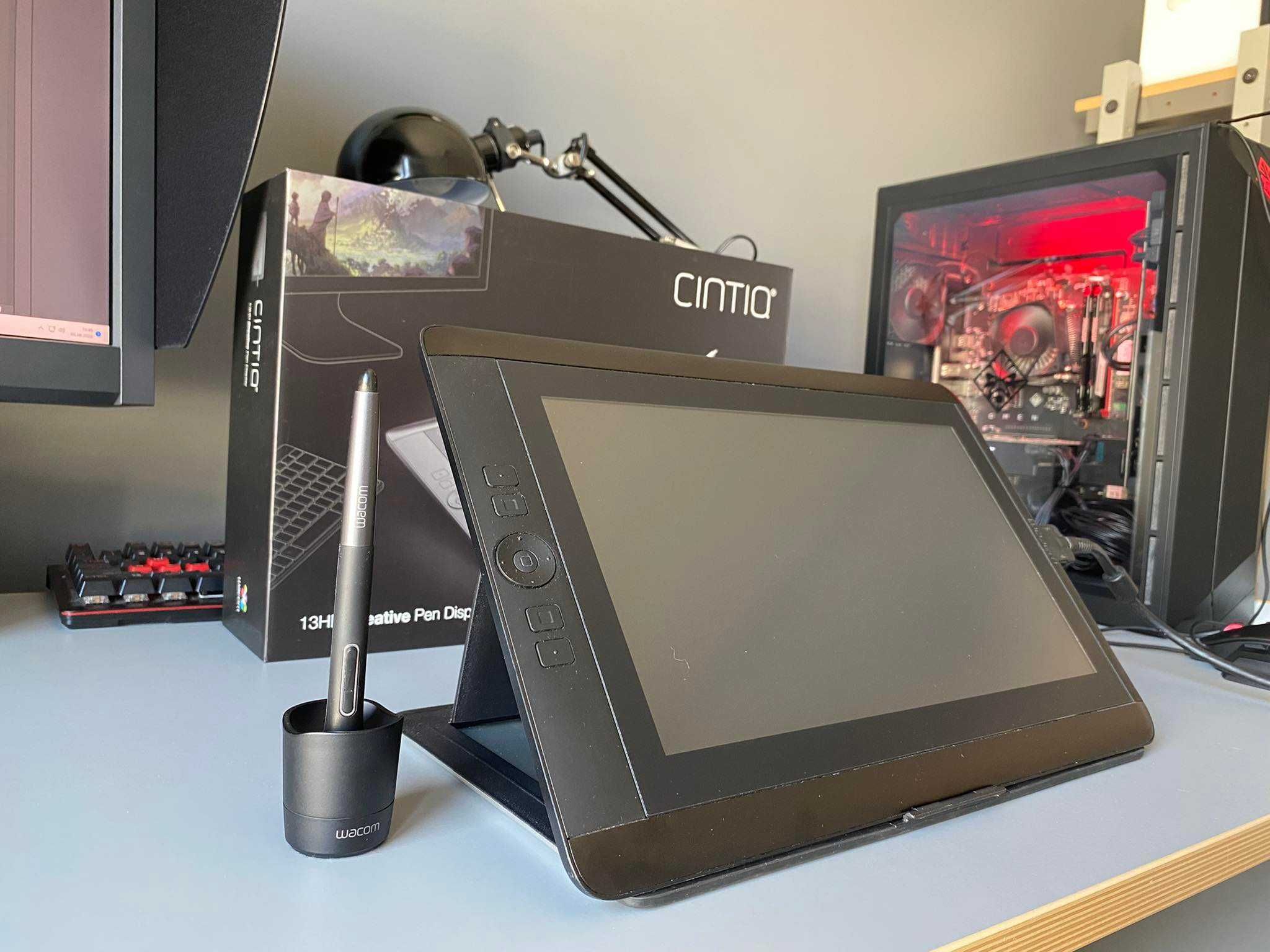 Tablet Wacom LCD Cintiq 13HD z Bitdefender IS 2013