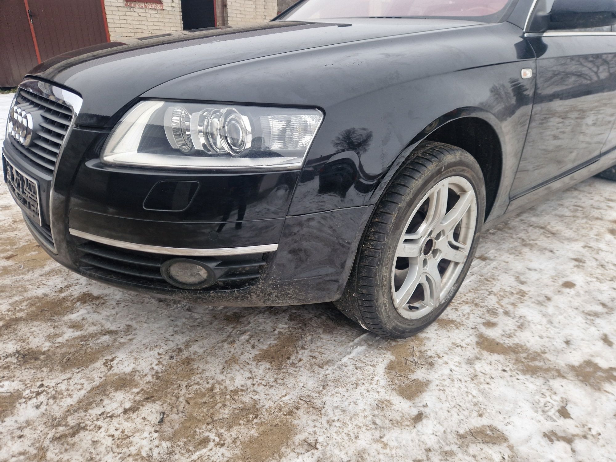 Błotnik lewy przód Audi A6 C6 LY9B