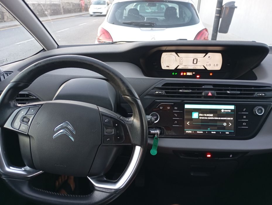 Aluguer carro  7 lugares