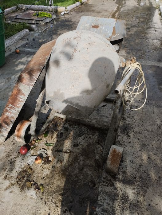 Бетонозмішувач продаж