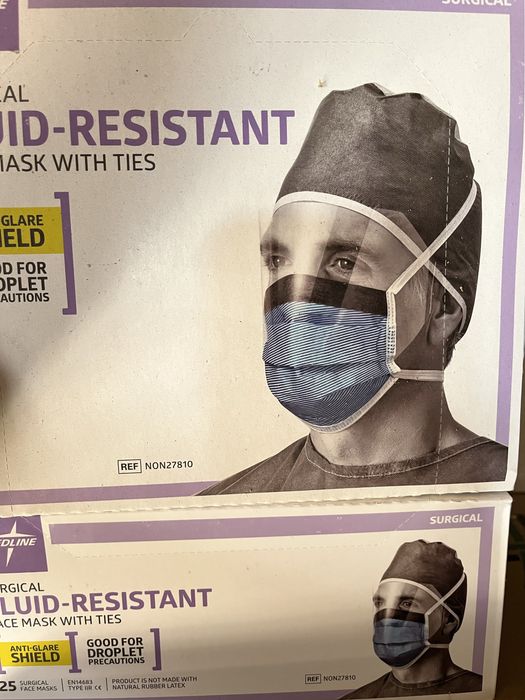 Маска для обличчя зі щитком