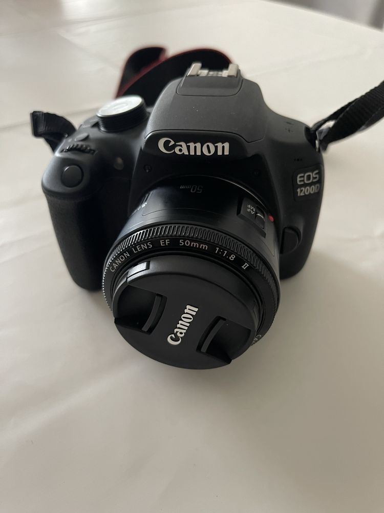 Canon EOS 1200D.