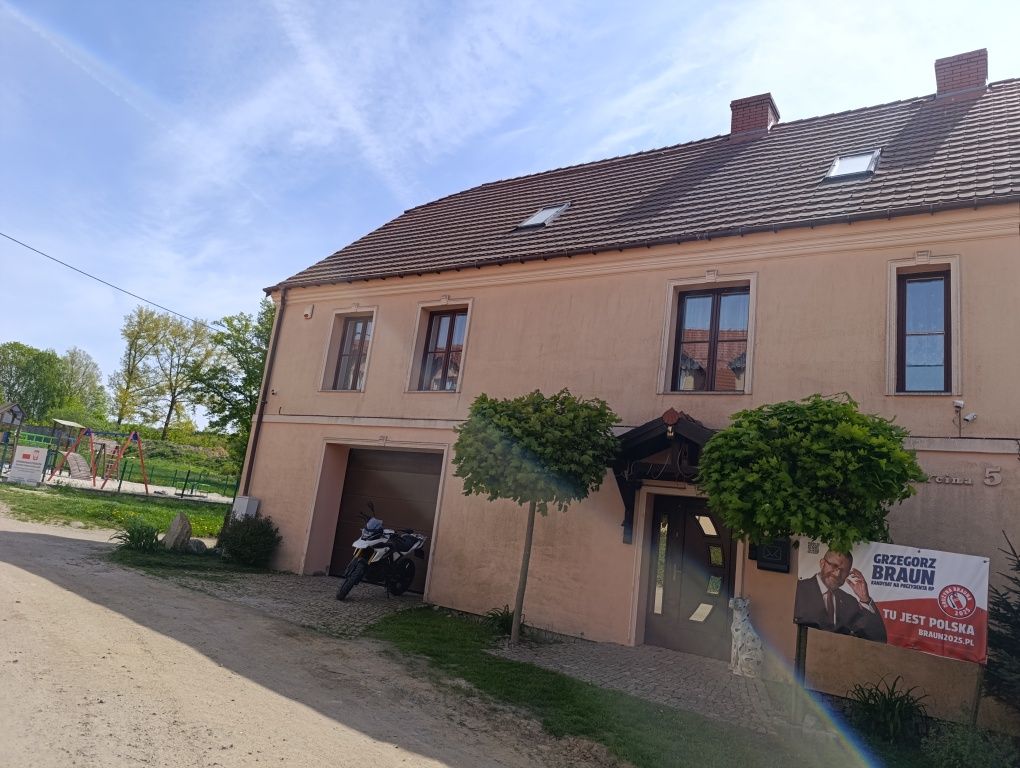 Dom , stara karczma Skibice