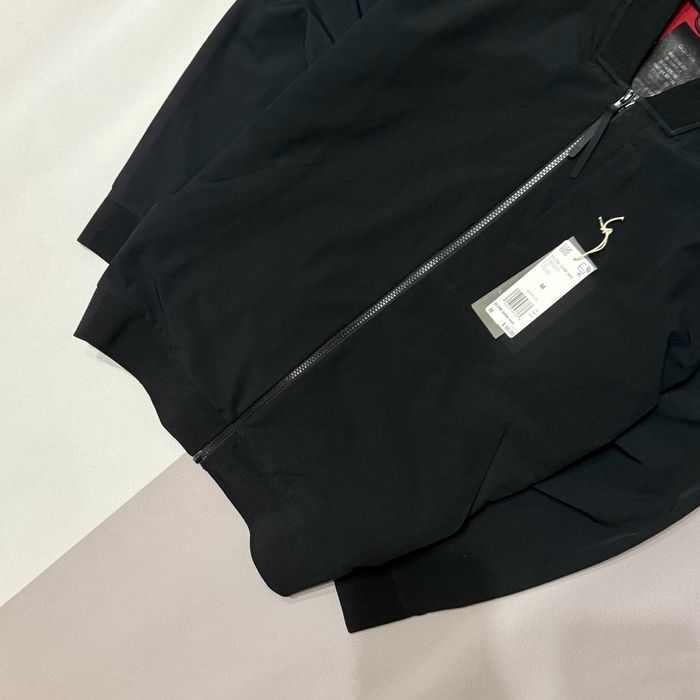 Куртка бомбер Adidas М розмір 00200