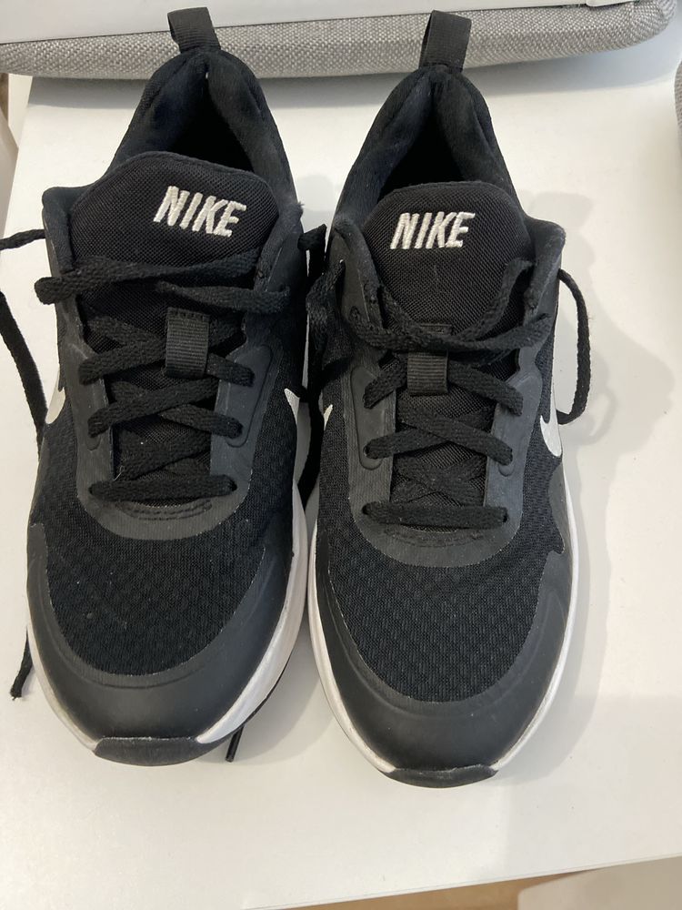 Buty Nike WMNS 37,5. Czarne