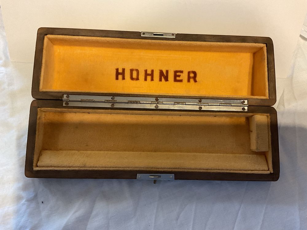 Harmonica Honner 64 em caixa raiz de nogueira