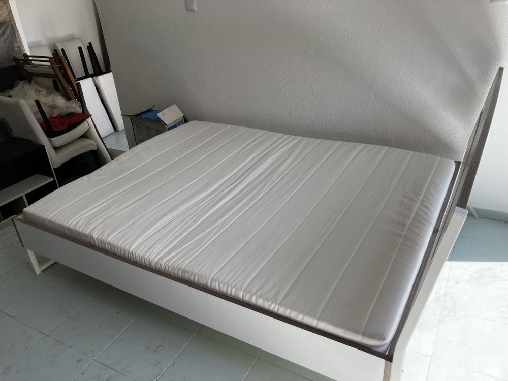 Cama Ikea com colchão