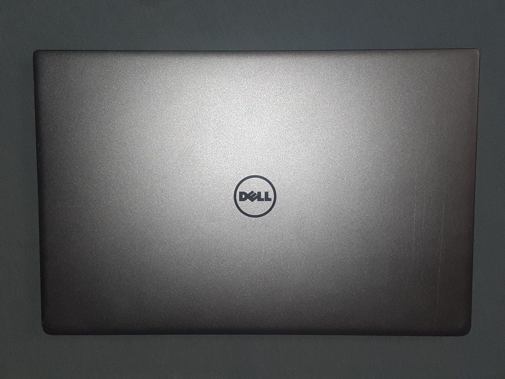 Нетбук Dell XPS 13 9343; 13,3" FHD; i5-5200u (2×2,2GHz); 8GB; 256GB.