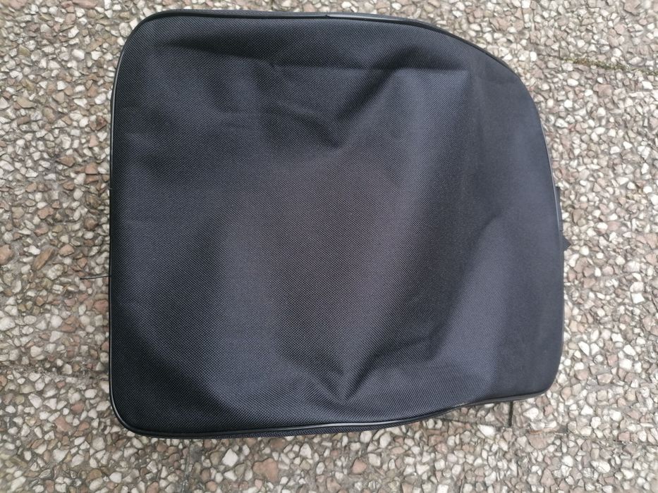 Saco pequeno para acordeão ou concertina pequena.