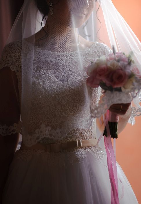 Изысканное свадебное платье А-силуэта