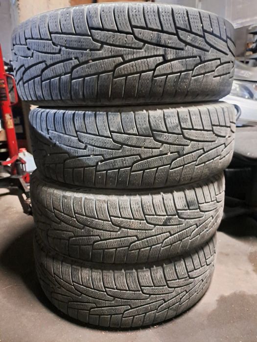 Резина б/в 225/65r17 зима