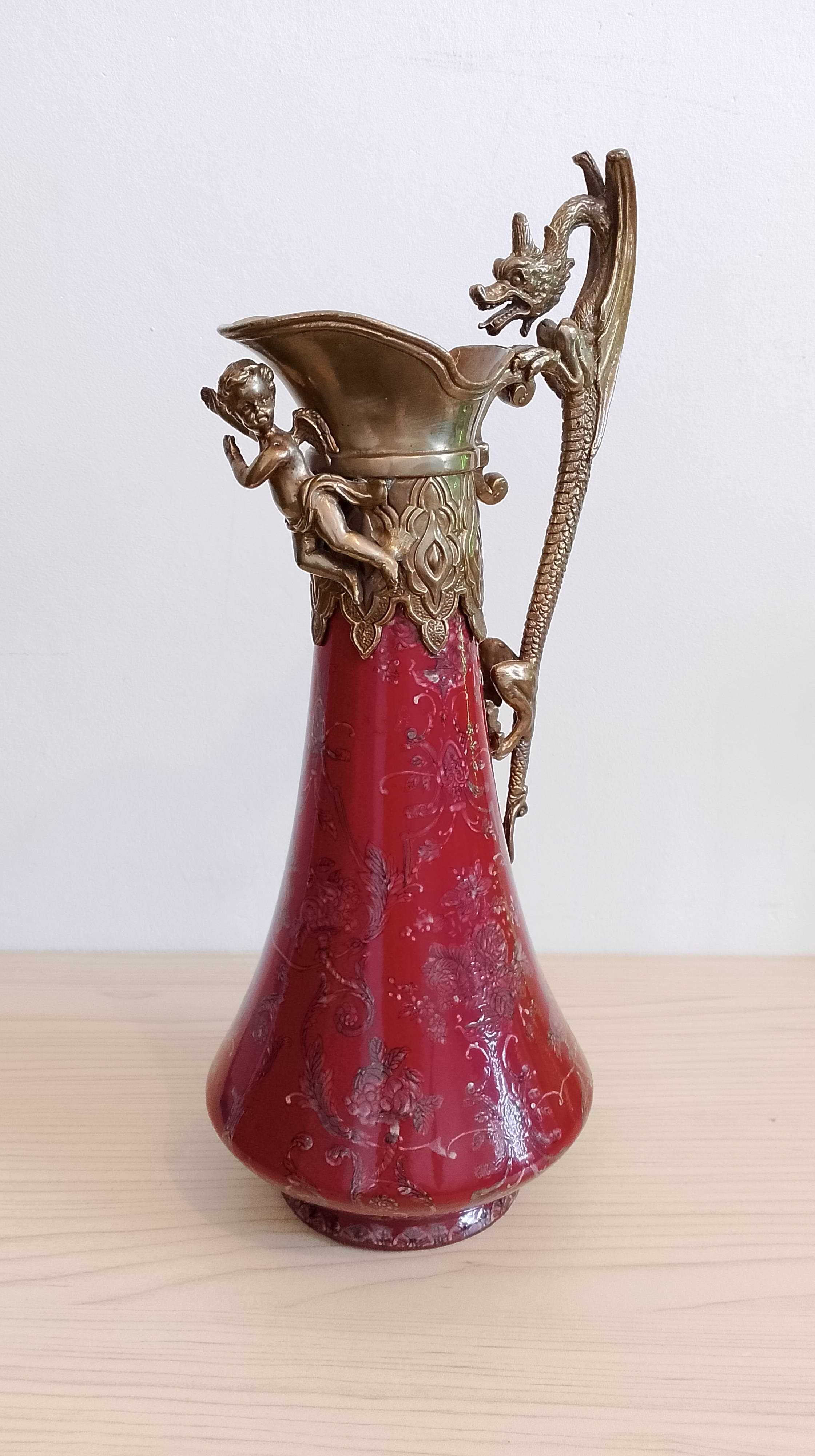 Antyczny porcelanowy dzban, karafka ze smokiem, aniołem z brązu. Duża.