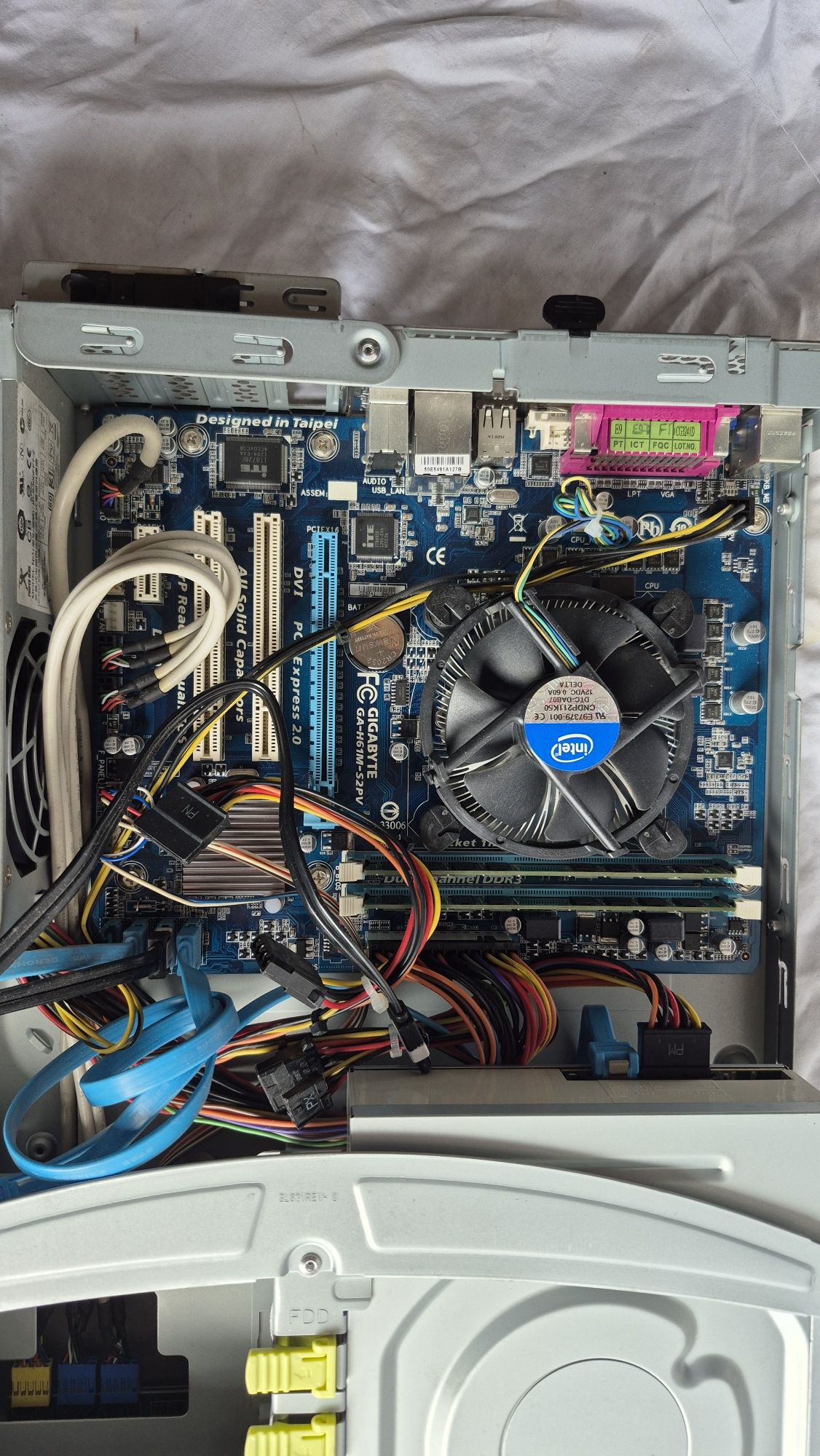 komputer Gigabyte GA-H61M-S2PV, Intel Core i3-2120 8gb ram