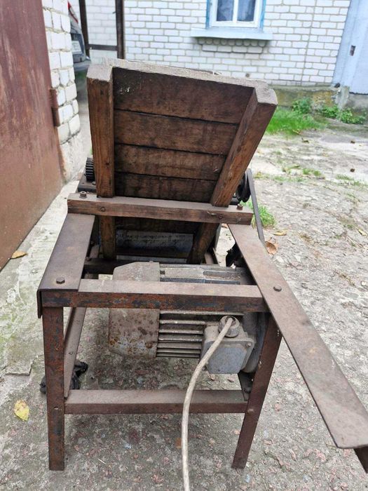 электрическая терка фруктов и овощей. Времен СССР.