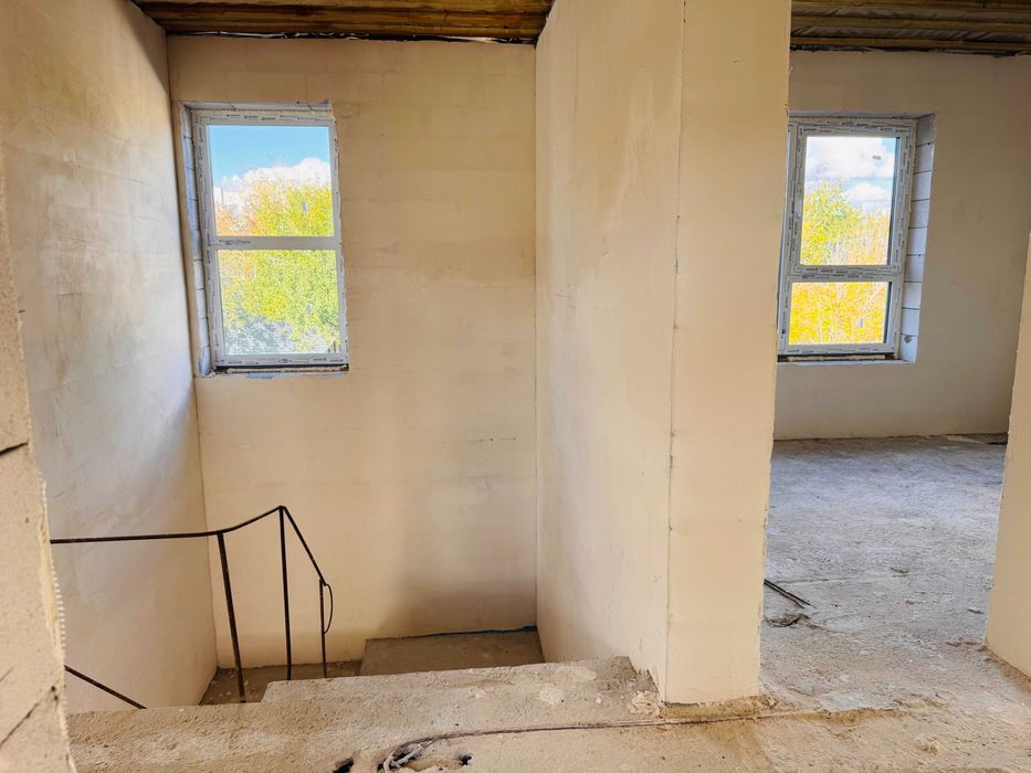 Продається двоповерховий будинок у Дахнівці