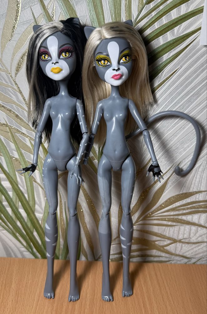 Мяулодія та Пурсефона на скутері Monster High