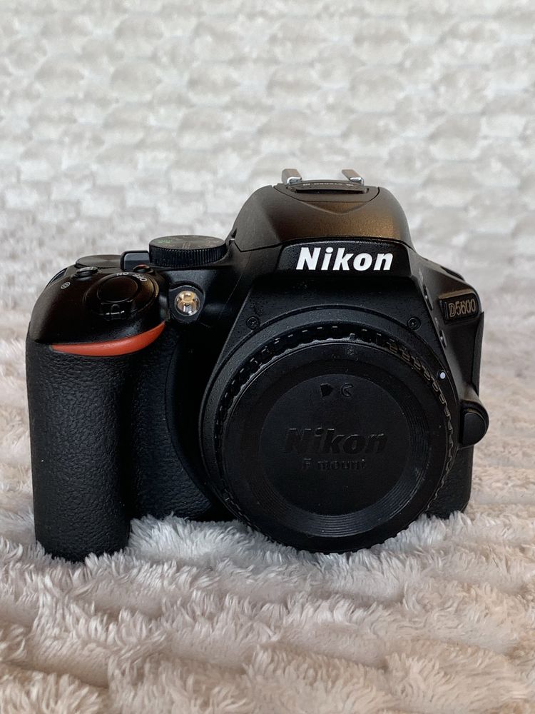 Nikon D5600 + Kit | 22k Przebiegu