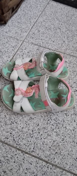 Sandálias de menina 28