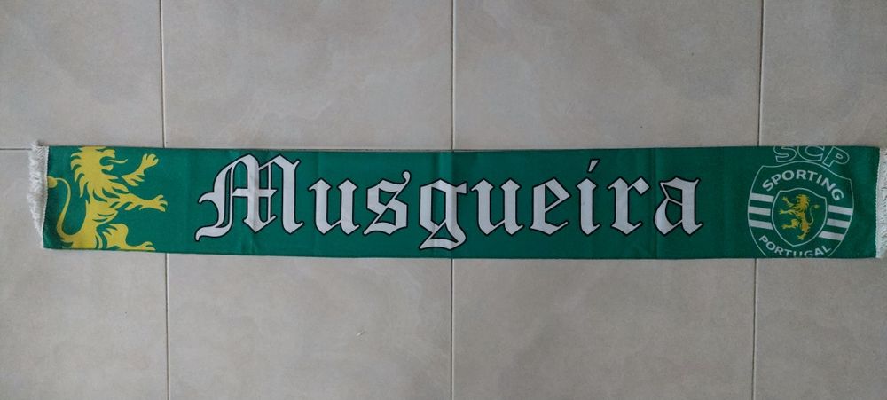 Cachecol da claque do sporting Juve Leo