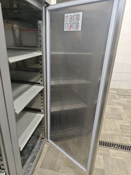 Холодильна шафа 1400л Tecnodom Італія