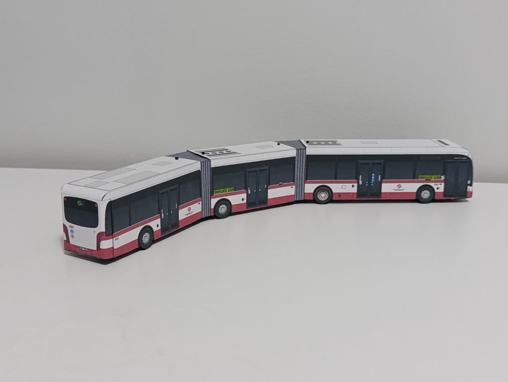 VanHool new AGG300 autobus firmowy miejski podmiejski malowanie Praga