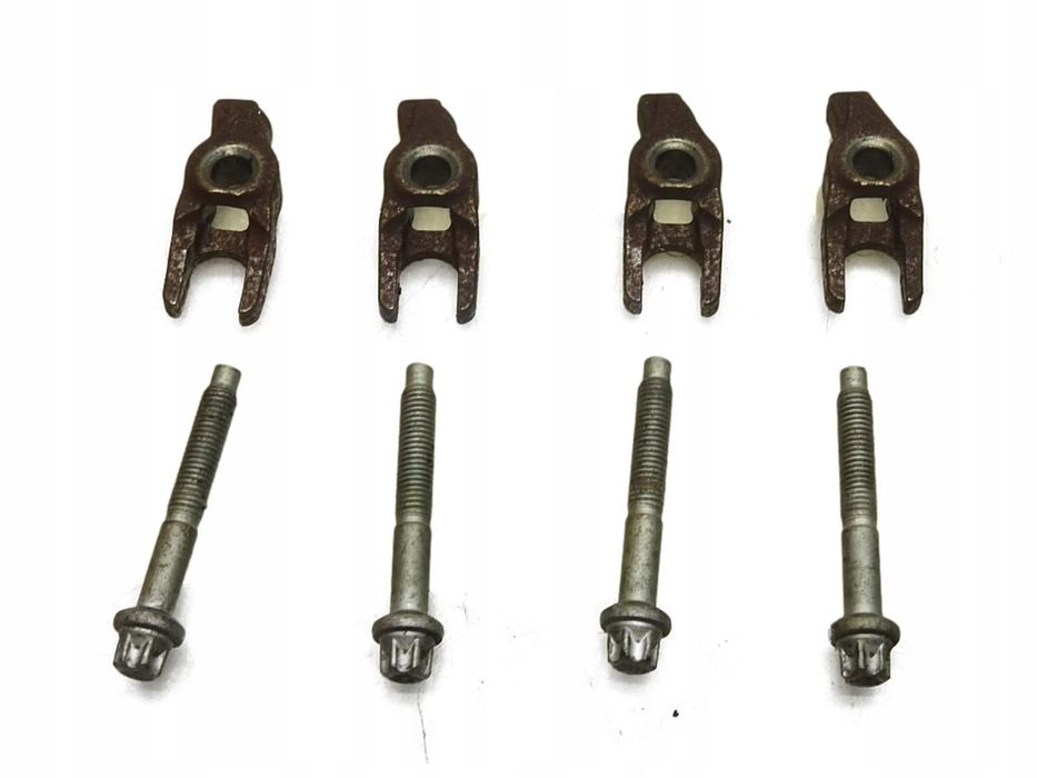 ŁAPKI SZPILKI MOCOWANIE WTRYSKU PEUGEOT 5008 I 1.6 HDI .