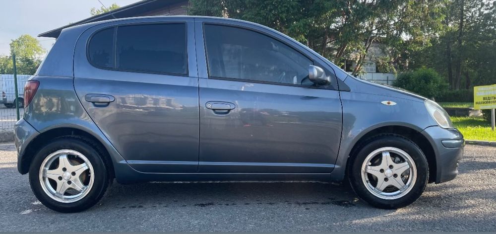 Toyota yaris 2005 року 1.0 газ/бендзин