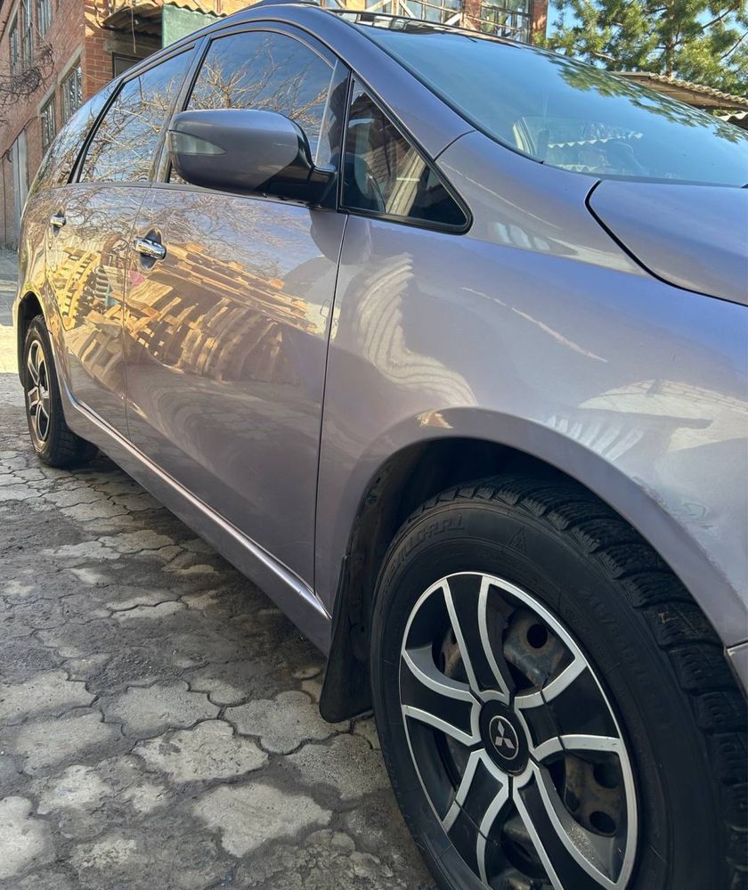 Mitsubishi Grandis 2.4 автомат