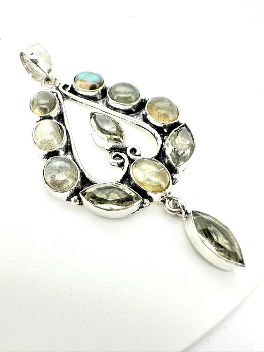 zawieszka, wisior kamień naturalny
Labradoryt, topaz. Próba 925