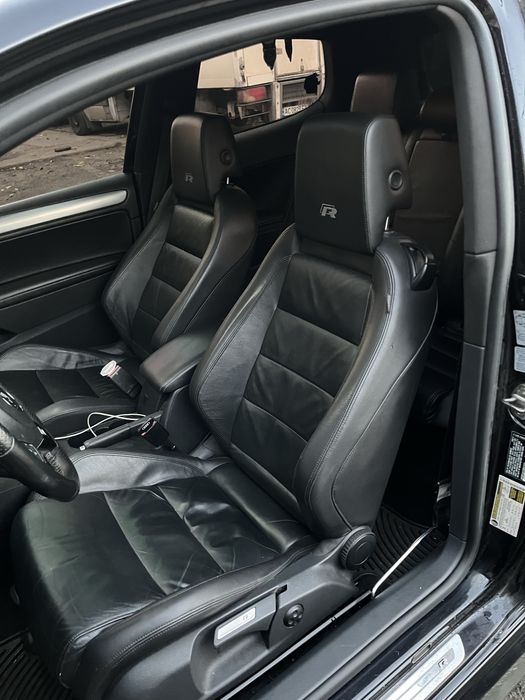 Wolkswagen golf R 2012