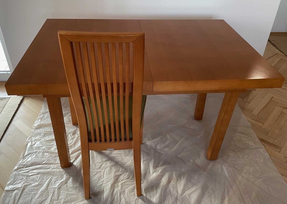 Sprzedam rozkładany stół i 6 krzeseł kolor olcha producent Paged meble