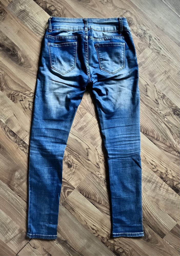 Spodnie jeansowe z przetarciami skinny rozm S