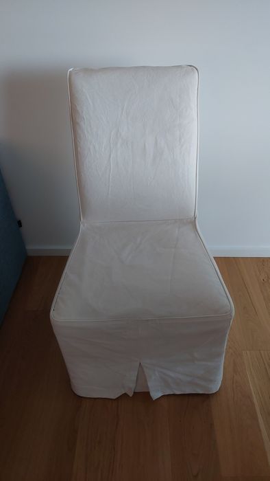 Cadeira com capa branca (2 peças)