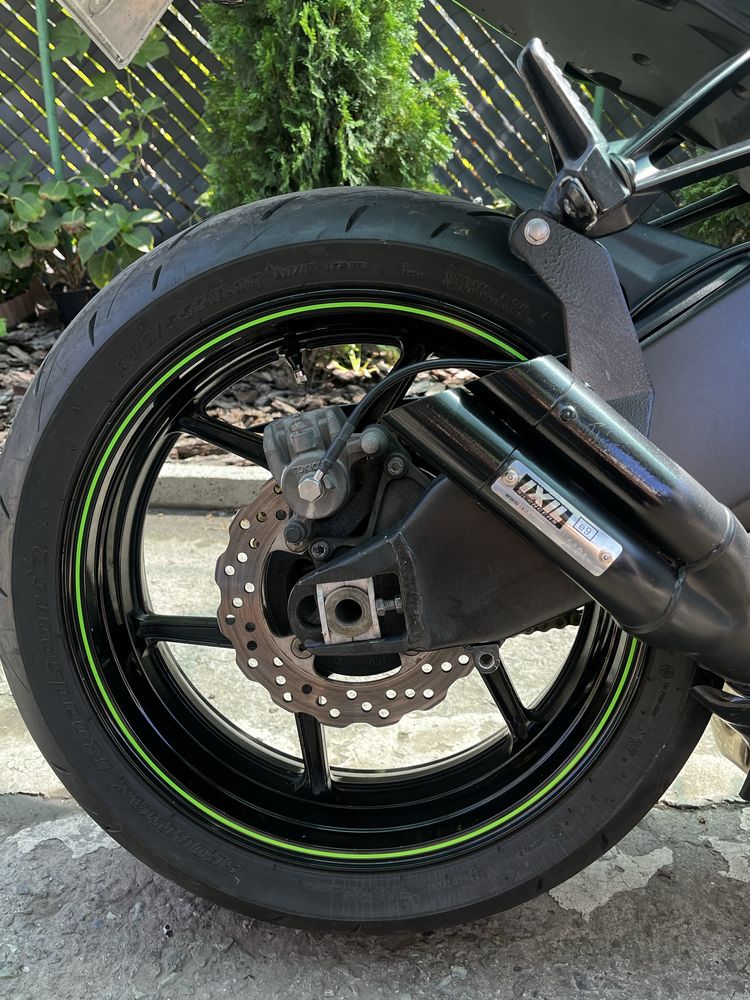 Kawasaki ninja zx6r ( Не Xonda , Suzuki , Yamaha )