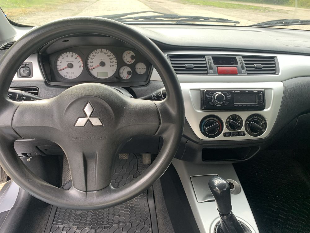 Mitsubishi lancer 9